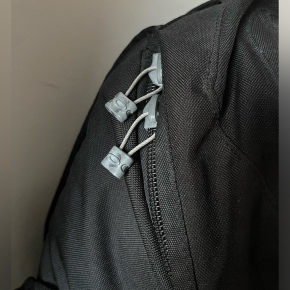 Oakley Vintage Black Men's Backpack - Picture 7 of 16